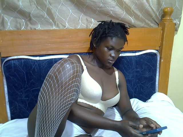 Leilalessie live cam on BongaCams