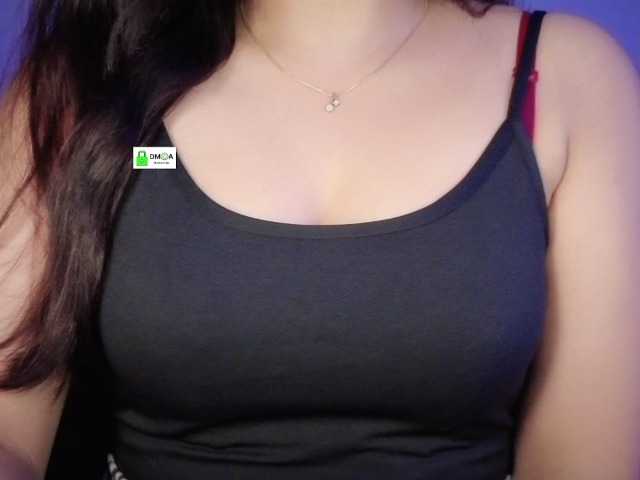 QuestQueen live cam on UnifiedCams