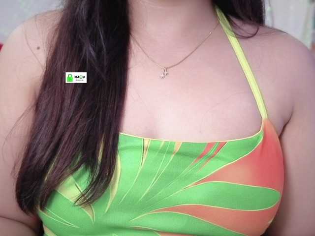 QuestQueen live cam on BongaCams