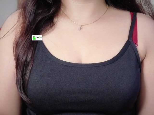 QuestQueen live cam on UnifiedCams