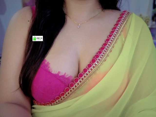 le modèle QuestQueen est en webcam porno dans un show sur le site bongacams, il possède les tags suivants: Indian,Brunette,Shaved