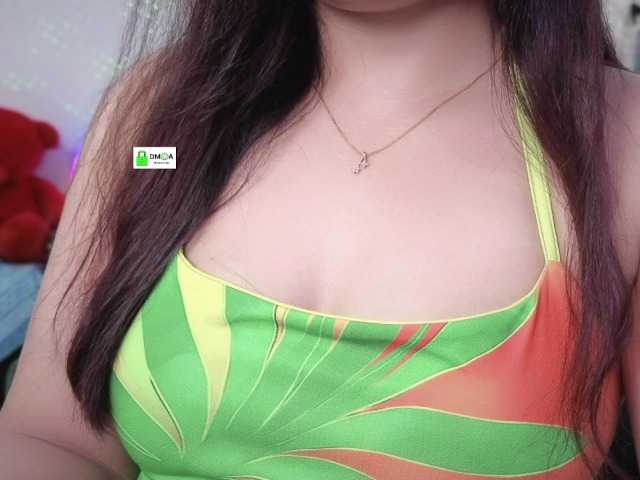 QuestQueen live cam on UnifiedCams