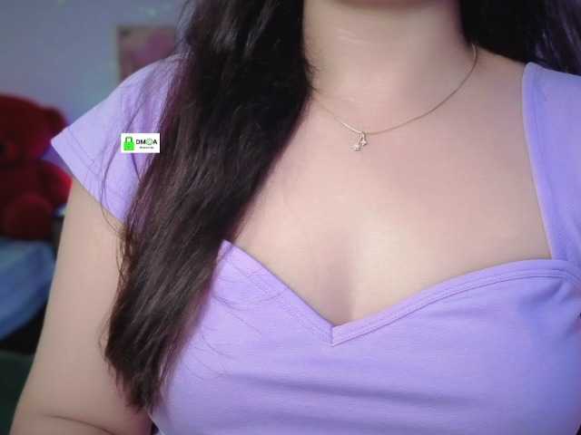QuestQueen live cam on UnifiedCams