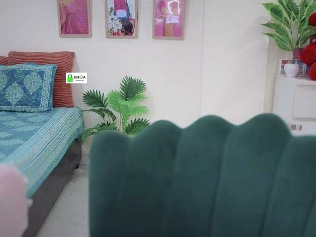 QuestQueen live cam on UnifiedCams