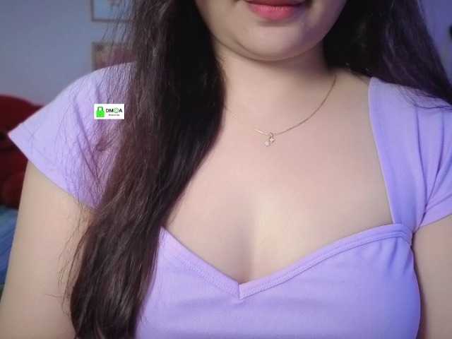 QuestQueen live cam on UnifiedCams