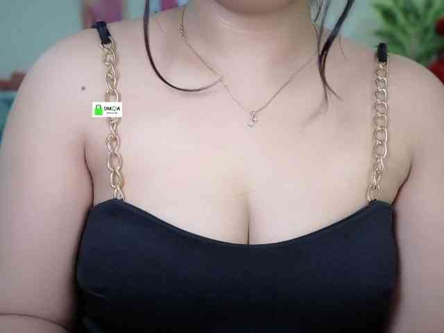 QuestQueen webcam