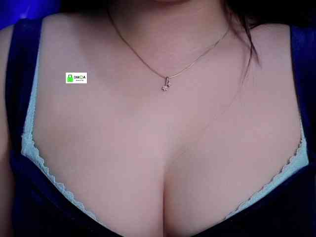 QuestQueen webcam