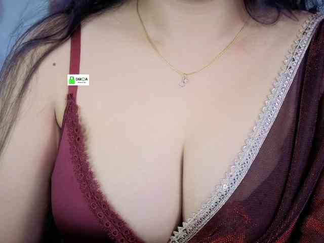 QuestQueen webcam