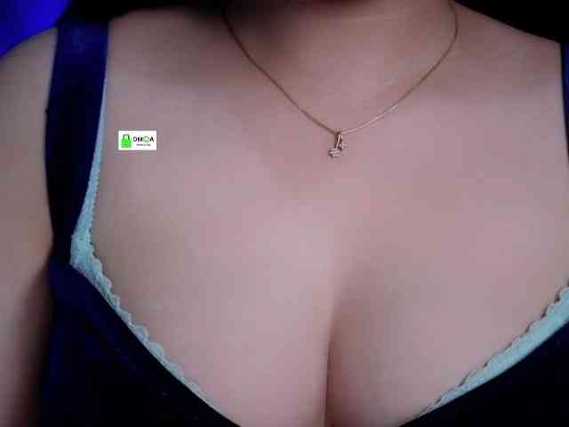 QuestQueen webcam