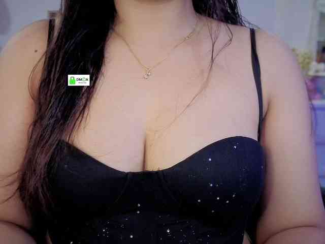 QuestQueen webcam