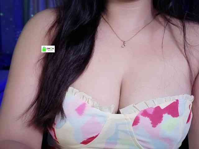 QuestQueen webcam