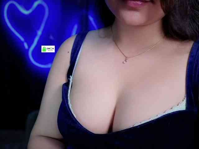 QuestQueen webcam