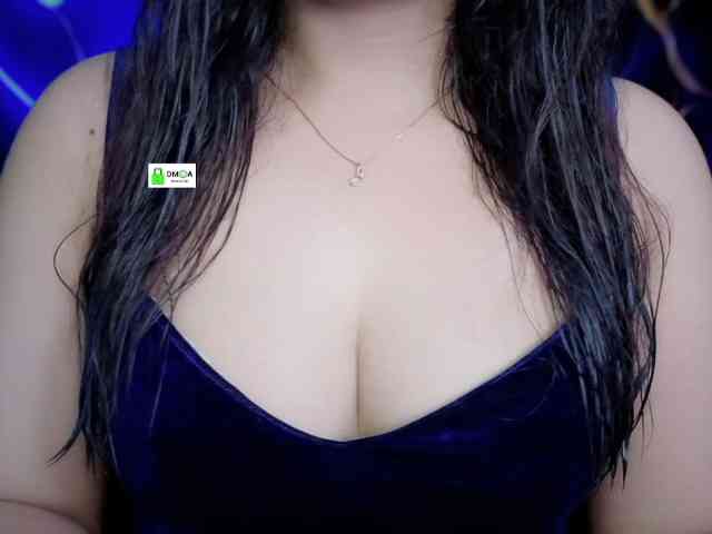 QuestQueen webcam