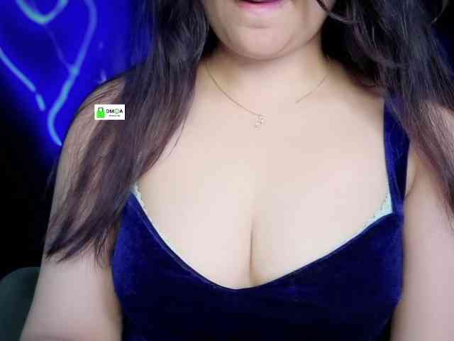 QuestQueen webcam