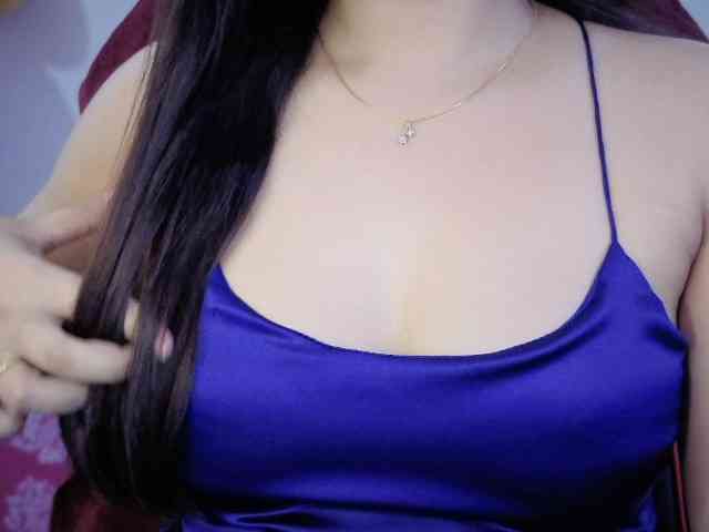 QuestQueen webcam