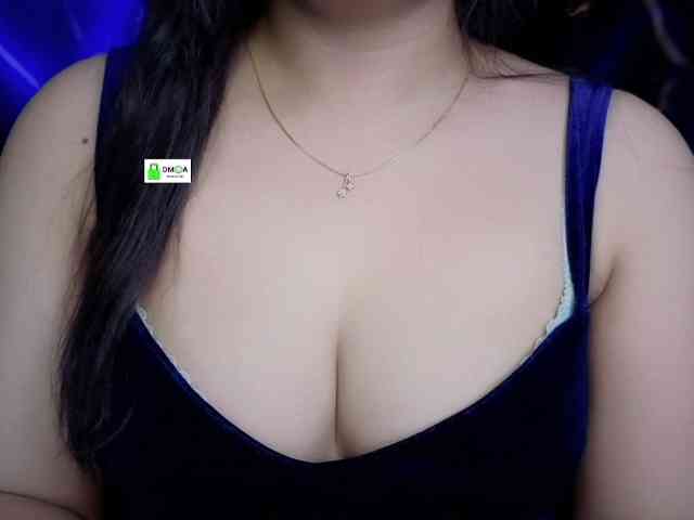 QuestQueen webcam
