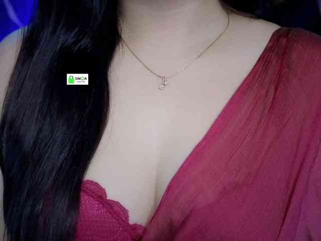 QuestQueen webcam