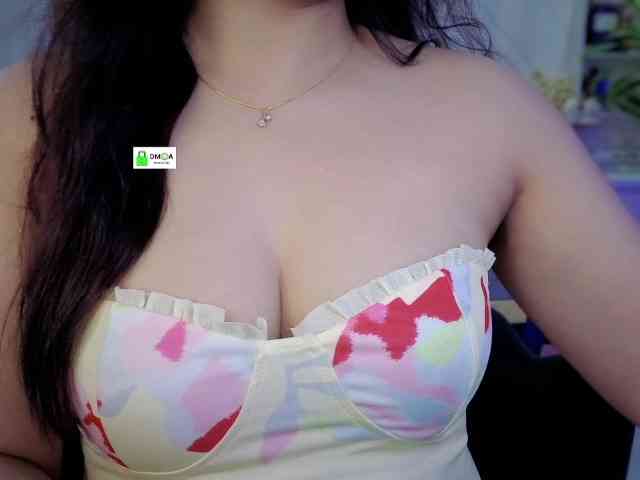 QuestQueen webcam