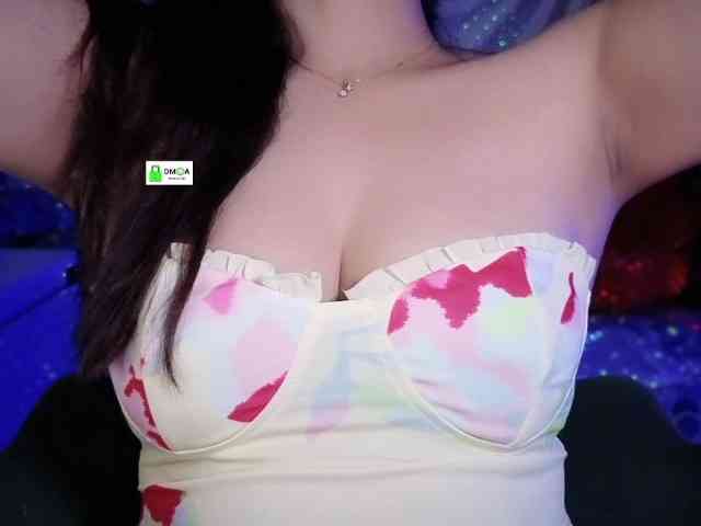 QuestQueen webcam