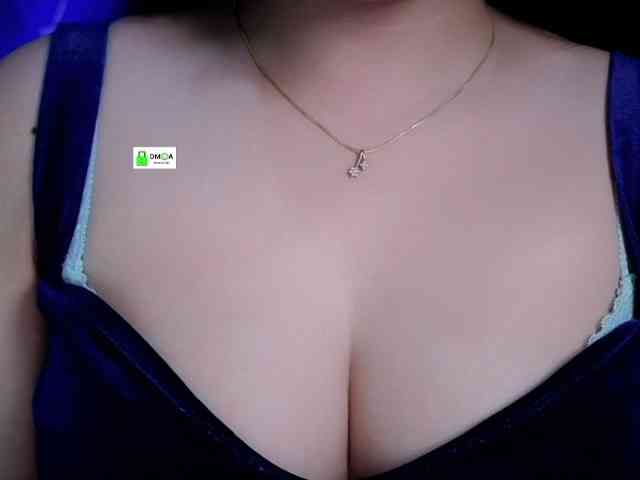 QuestQueen webcam