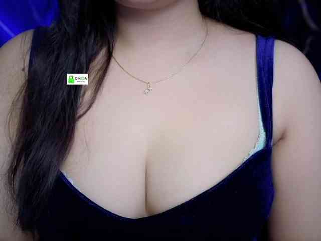 QuestQueen webcam