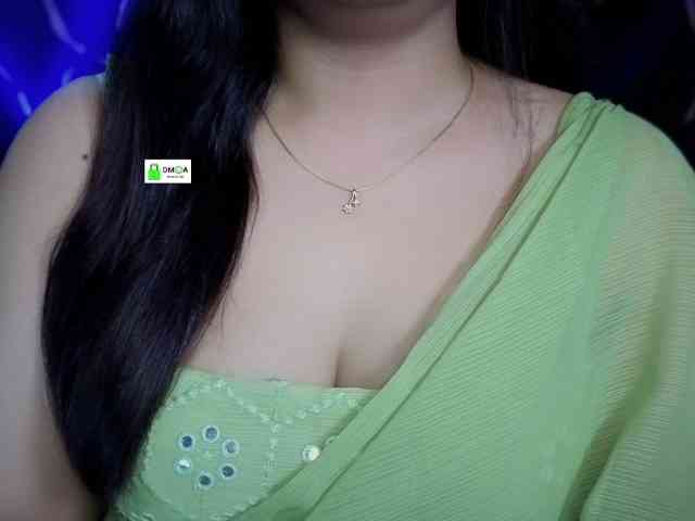 QuestQueen webcam