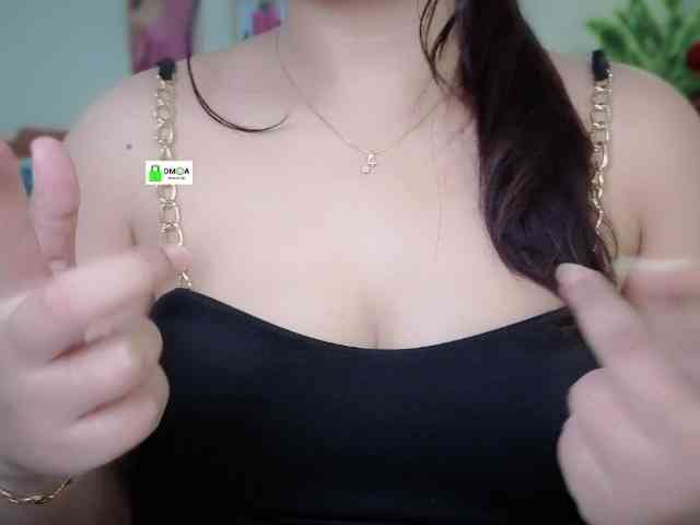 QuestQueen webcam