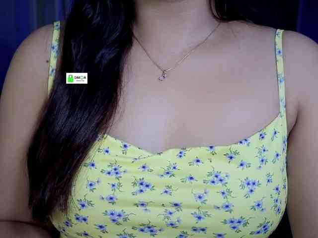 QuestQueen webcam