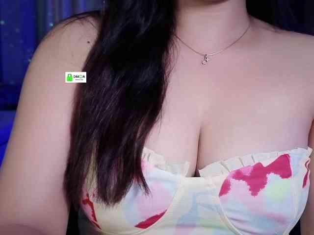 QuestQueen webcam