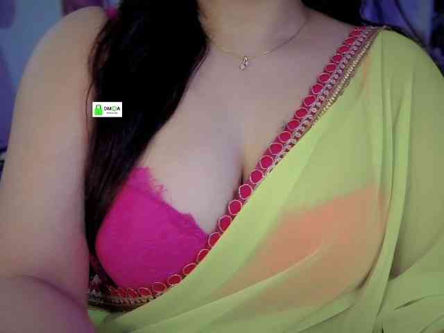 QuestQueen webcam