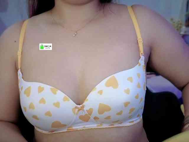QuestQueen webcam