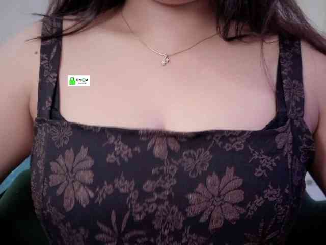 QuestQueen webcam