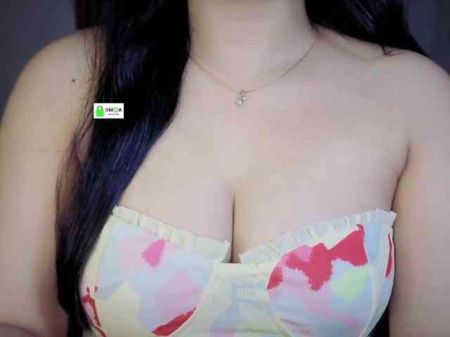 QuestQueen webcam