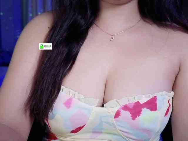 QuestQueen webcam