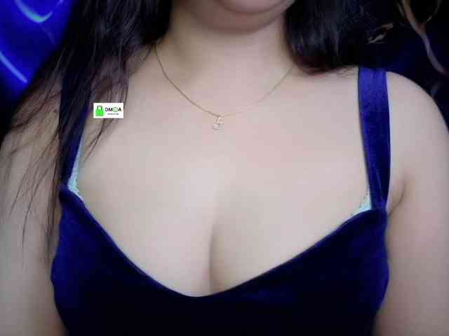 QuestQueen webcam