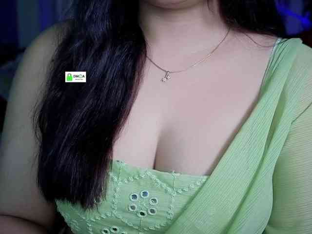 QuestQueen webcam