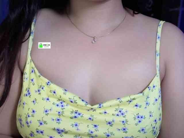 QuestQueen webcam