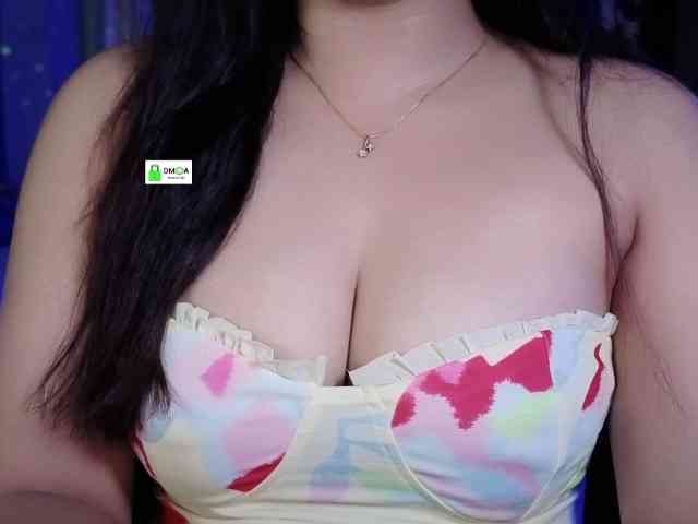 QuestQueen webcam