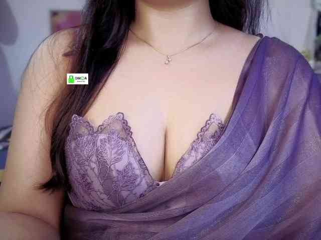 QuestQueen webcam