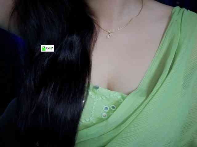 QuestQueen webcam