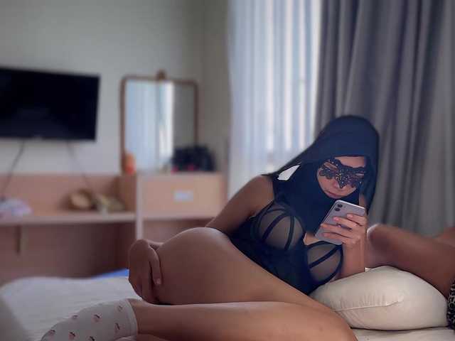 hiddenCrazySlut live cam on BongaCams