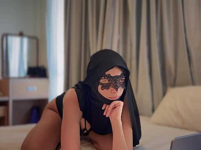 hiddenCrazySlut live cam on BongaCams