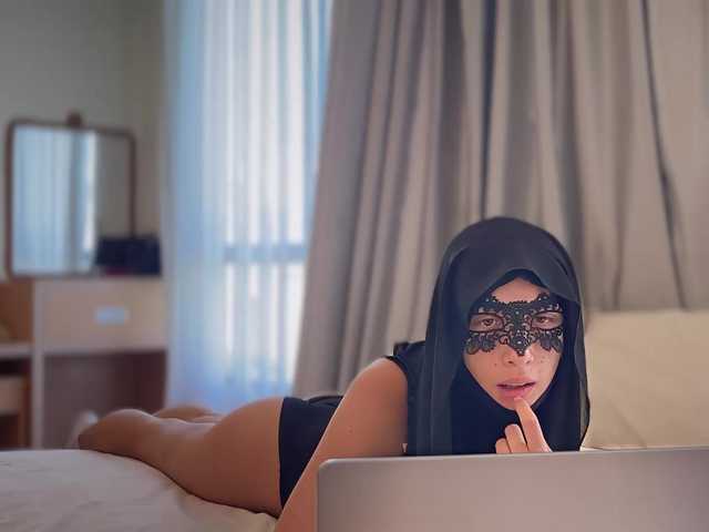 hiddenCrazySlut live cam on BongaCams