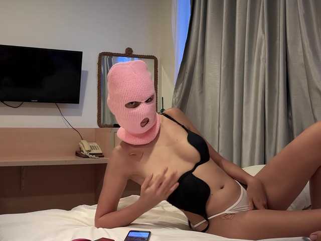 hiddenCrazySlut live cam on BongaCams
