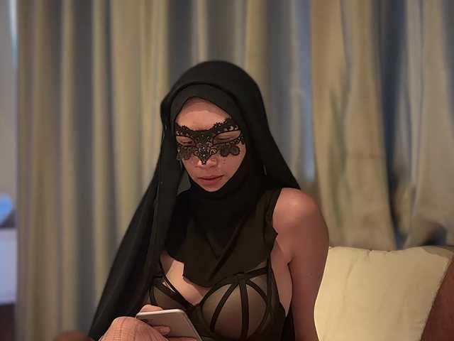 le modèle hiddenCrazySlut est en webcam porno dans un show sur le site bongacams, il possède les tags suivants: White/Caucasian,Brunette,Shaved