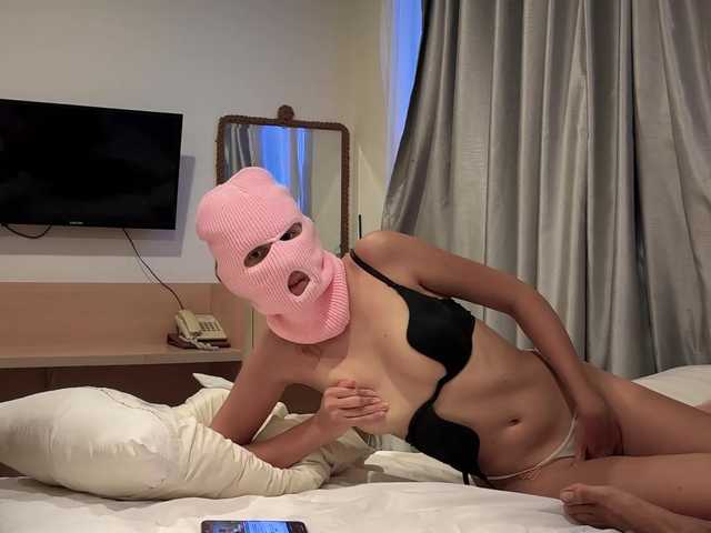 hiddenCrazySlut live cam on BongaCams