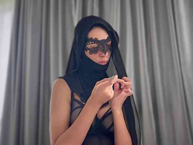 Model: hiddenCrazySlut
