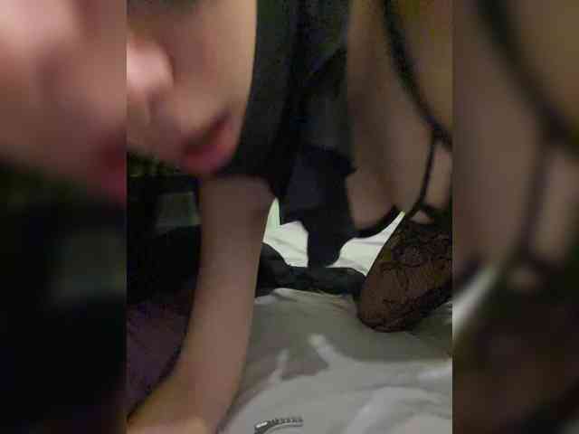 hiddenCrazySlut webcam