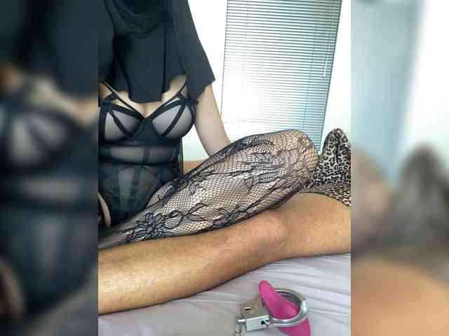 hiddenCrazySlut webcam