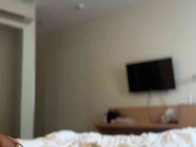 hiddenCrazySlut webcam